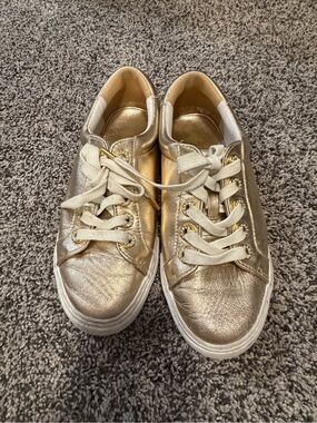 Lilly Pulitzer Hallie Sneaker size 7.5 Gold